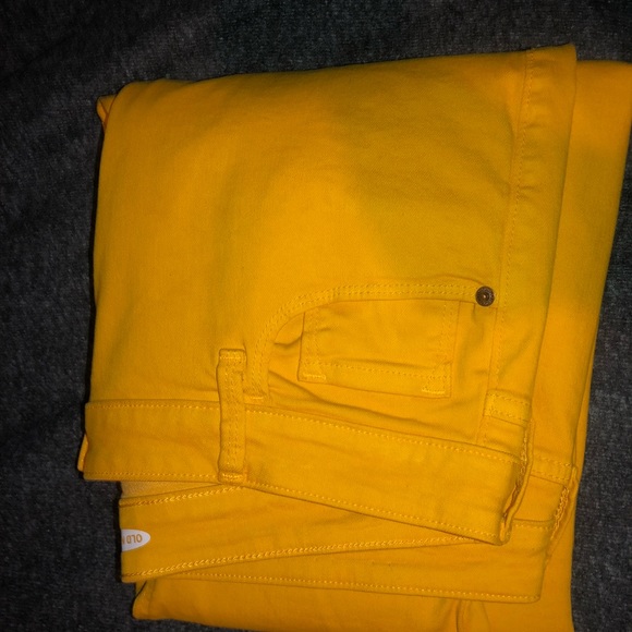 Yellow Old Navy skinny jeans 👖 - Picture 5 of 5